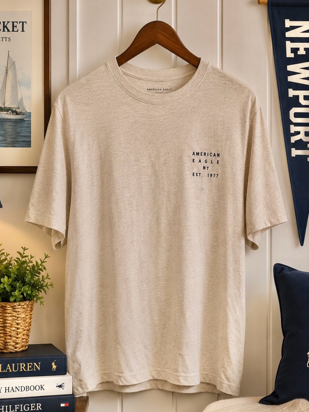 ⭐️ #41 NEW!! American Eagle Outfitters Cream Short Sleeve Tee nwt